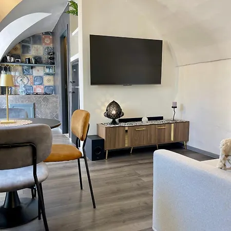 Calliope Apartment *