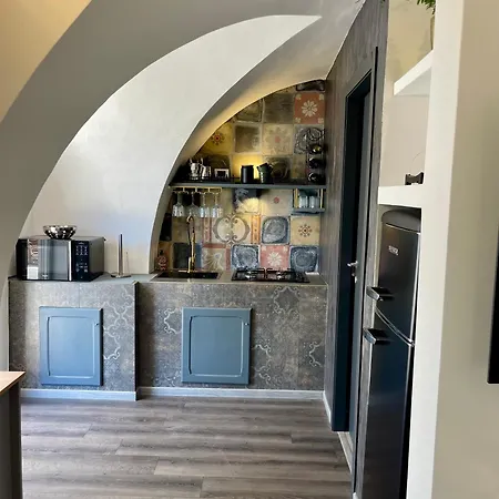 Calliope Apartment *